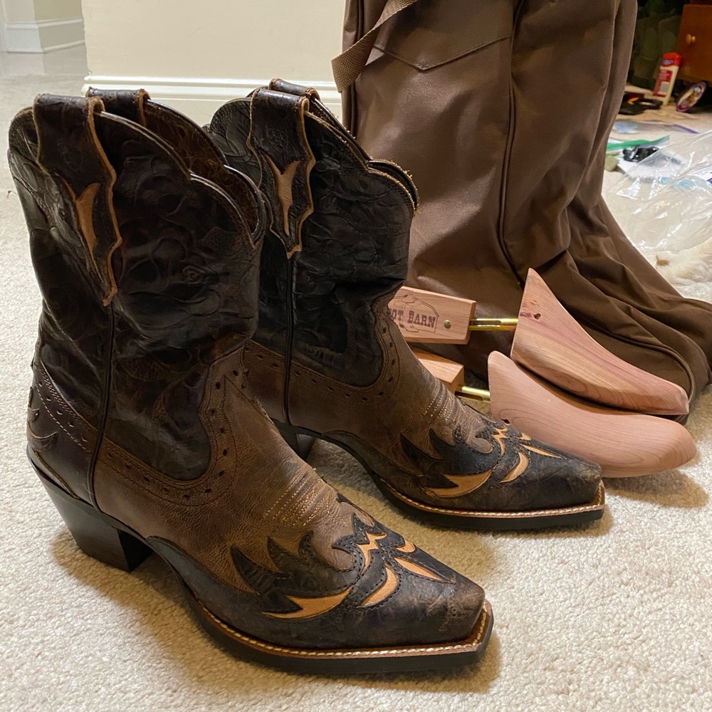 Ariat boots with bag & cedar shoe trees